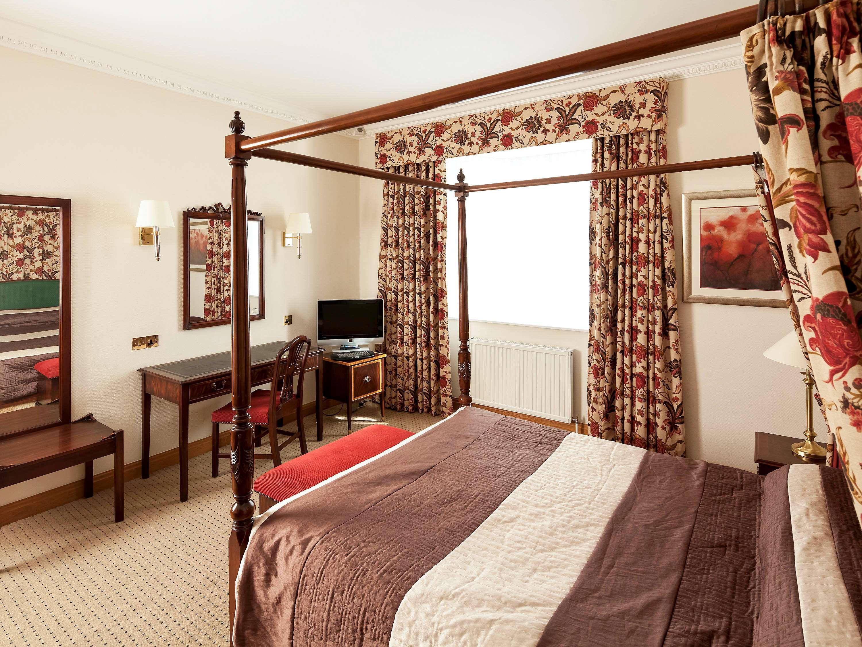 Mercure York Fairfield Manor Hotel Exterior foto