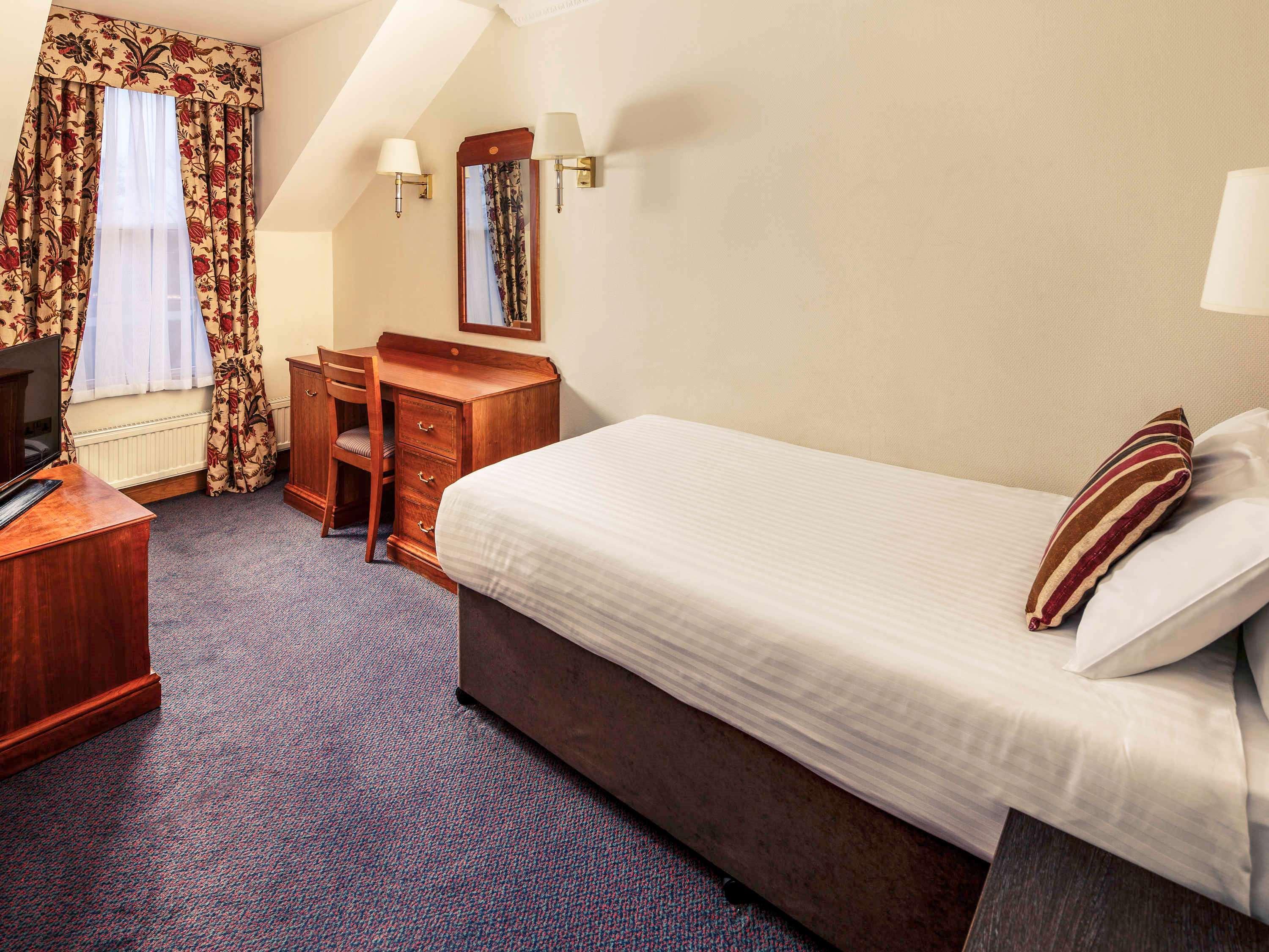 Mercure York Fairfield Manor Hotel Exterior foto
