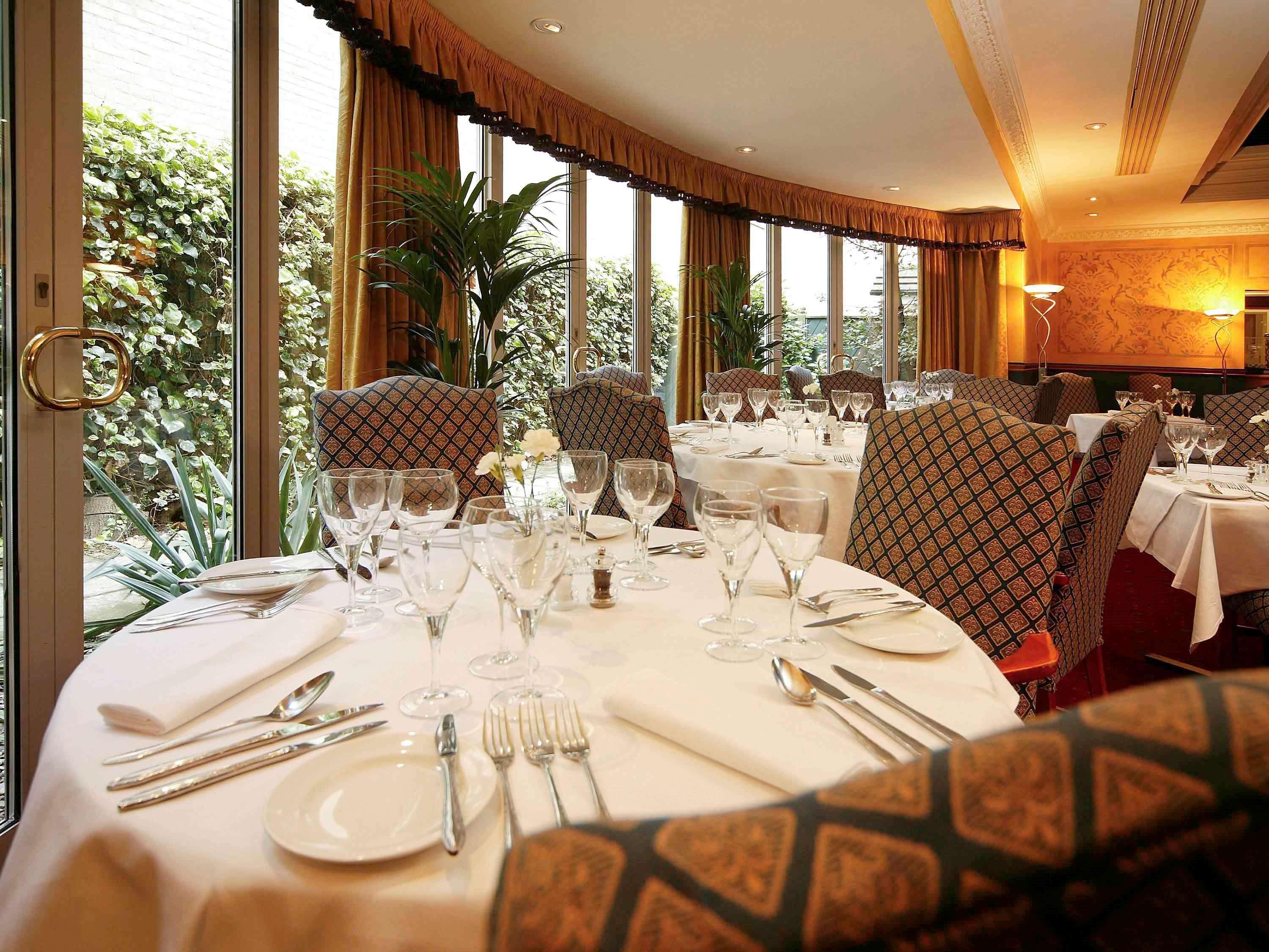 Mercure York Fairfield Manor Hotel Exterior foto