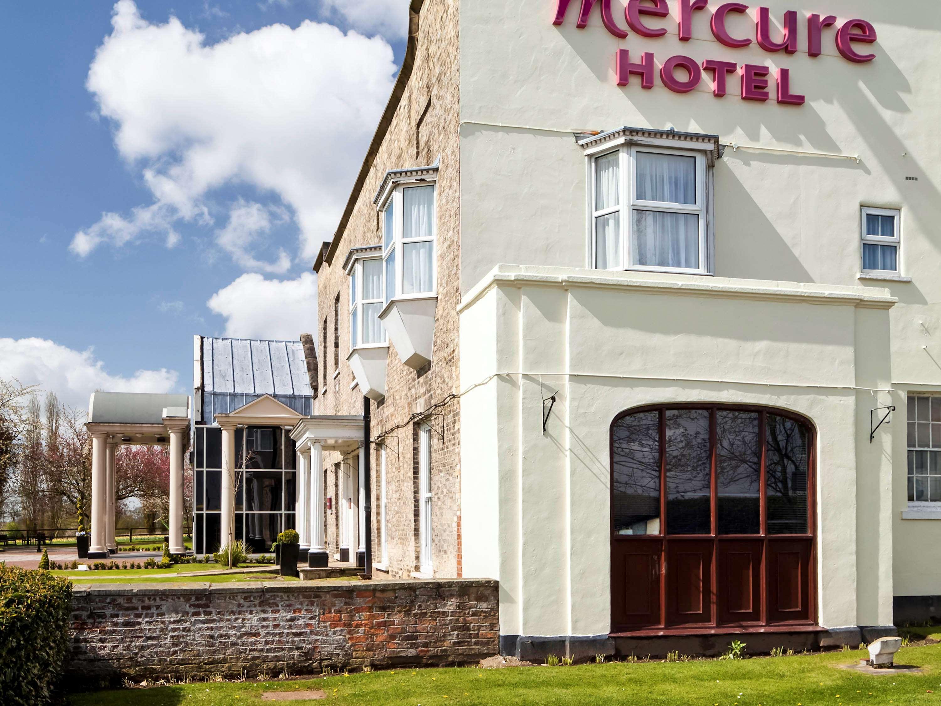 Mercure York Fairfield Manor Hotel Exterior foto