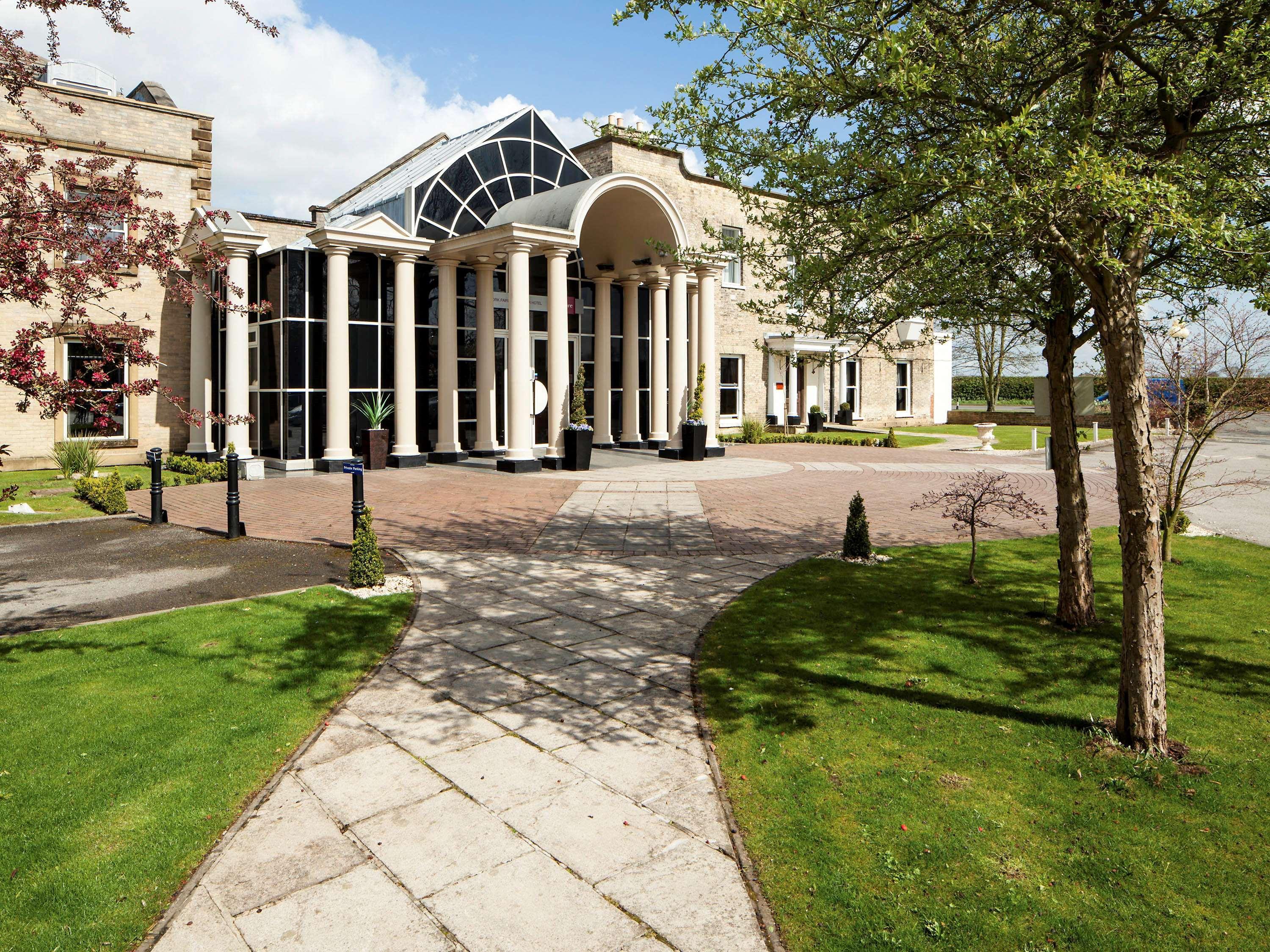 Mercure York Fairfield Manor Hotel Exterior foto