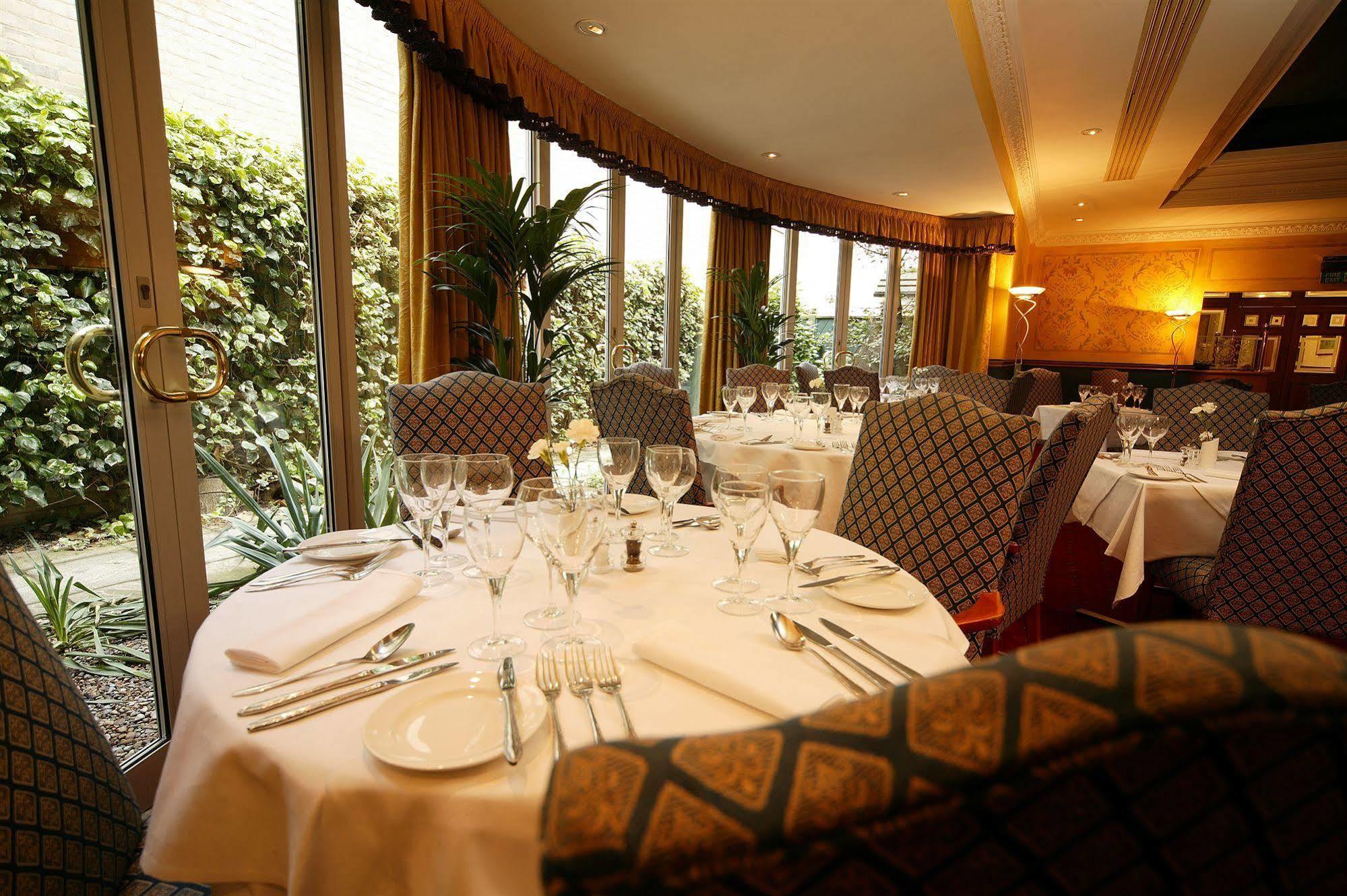 Mercure York Fairfield Manor Hotel Exterior foto