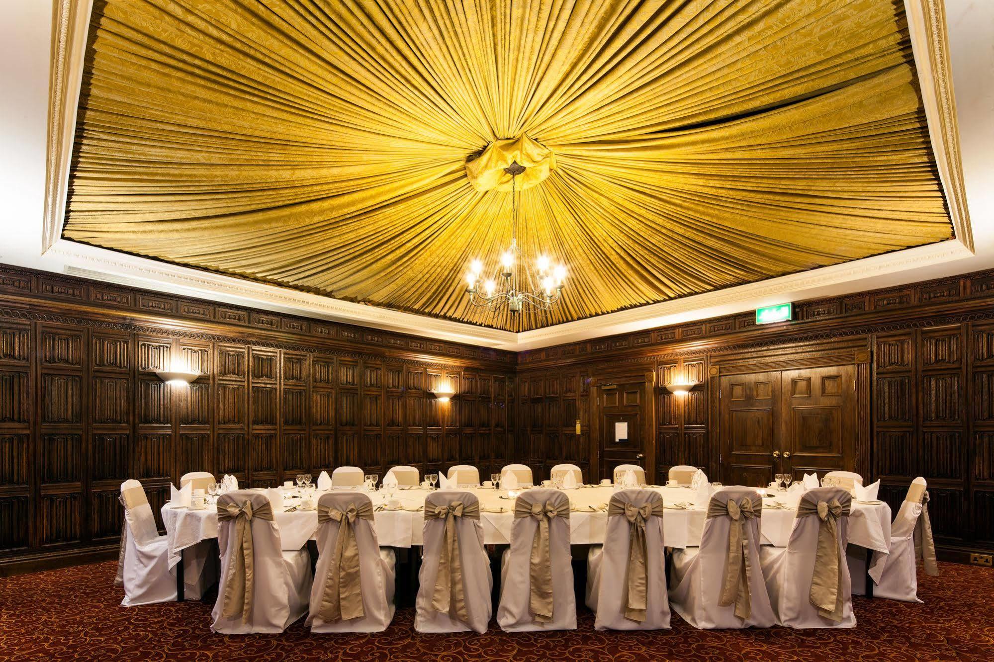 Mercure York Fairfield Manor Hotel Exterior foto